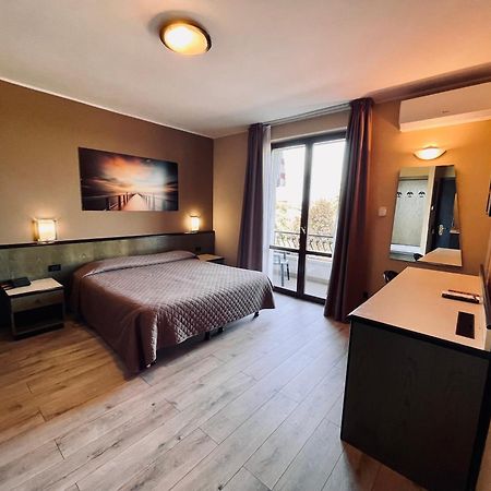 Lo Scoiattolo Hotel Massino Visconti Ngoại thất bức ảnh