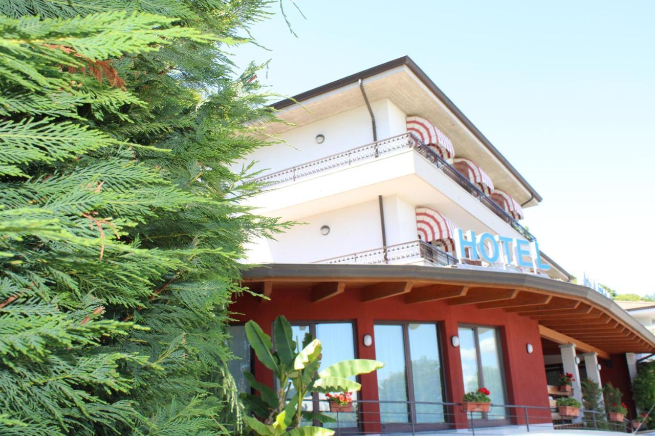 Lo Scoiattolo Hotel Massino Visconti Ngoại thất bức ảnh