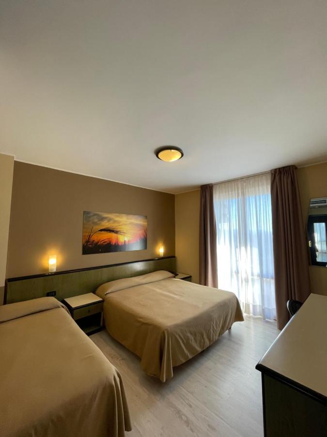 Lo Scoiattolo Hotel Massino Visconti Ngoại thất bức ảnh