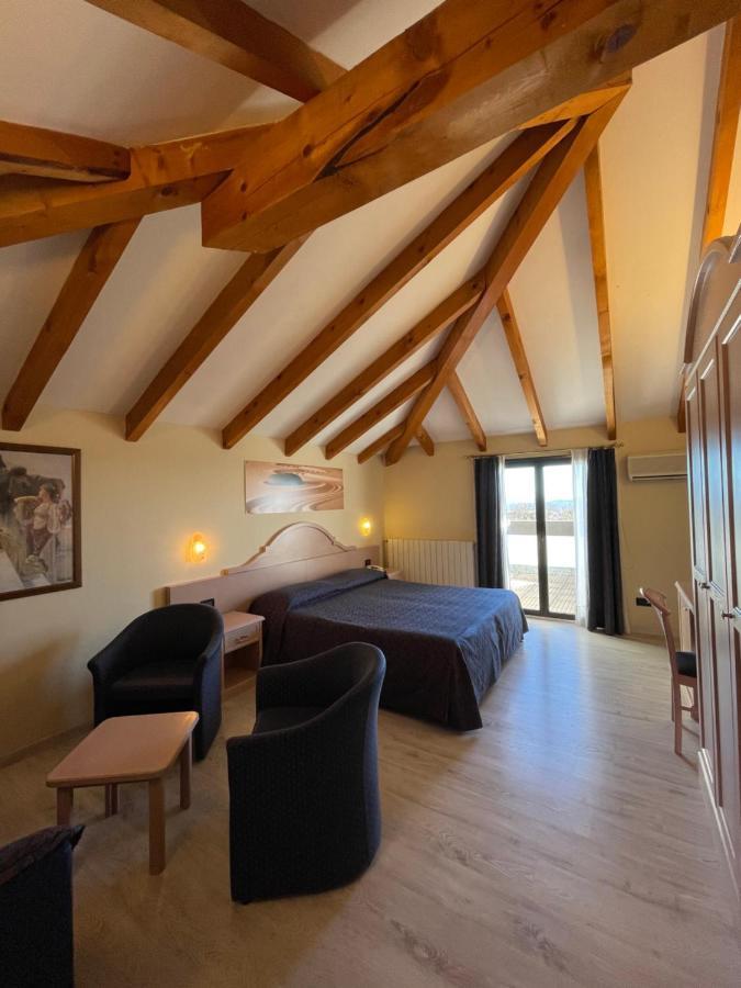 Lo Scoiattolo Hotel Massino Visconti Ngoại thất bức ảnh