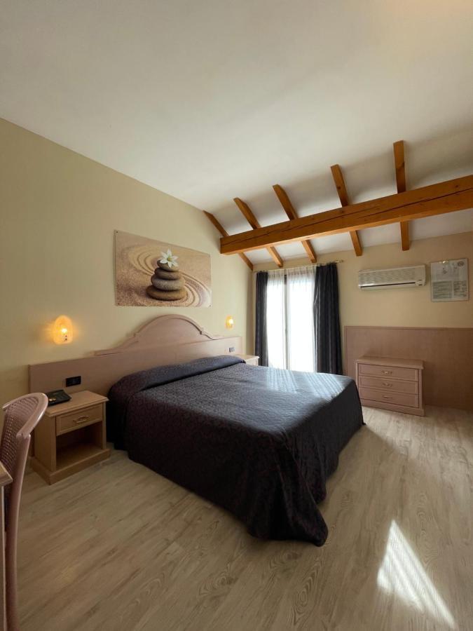 Lo Scoiattolo Hotel Massino Visconti Ngoại thất bức ảnh