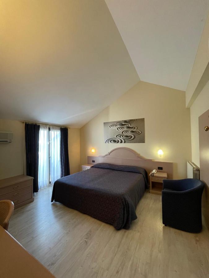 Lo Scoiattolo Hotel Massino Visconti Ngoại thất bức ảnh