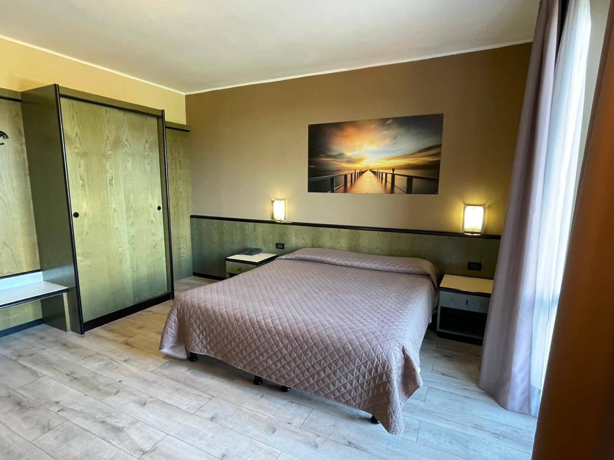Lo Scoiattolo Hotel Massino Visconti Ngoại thất bức ảnh