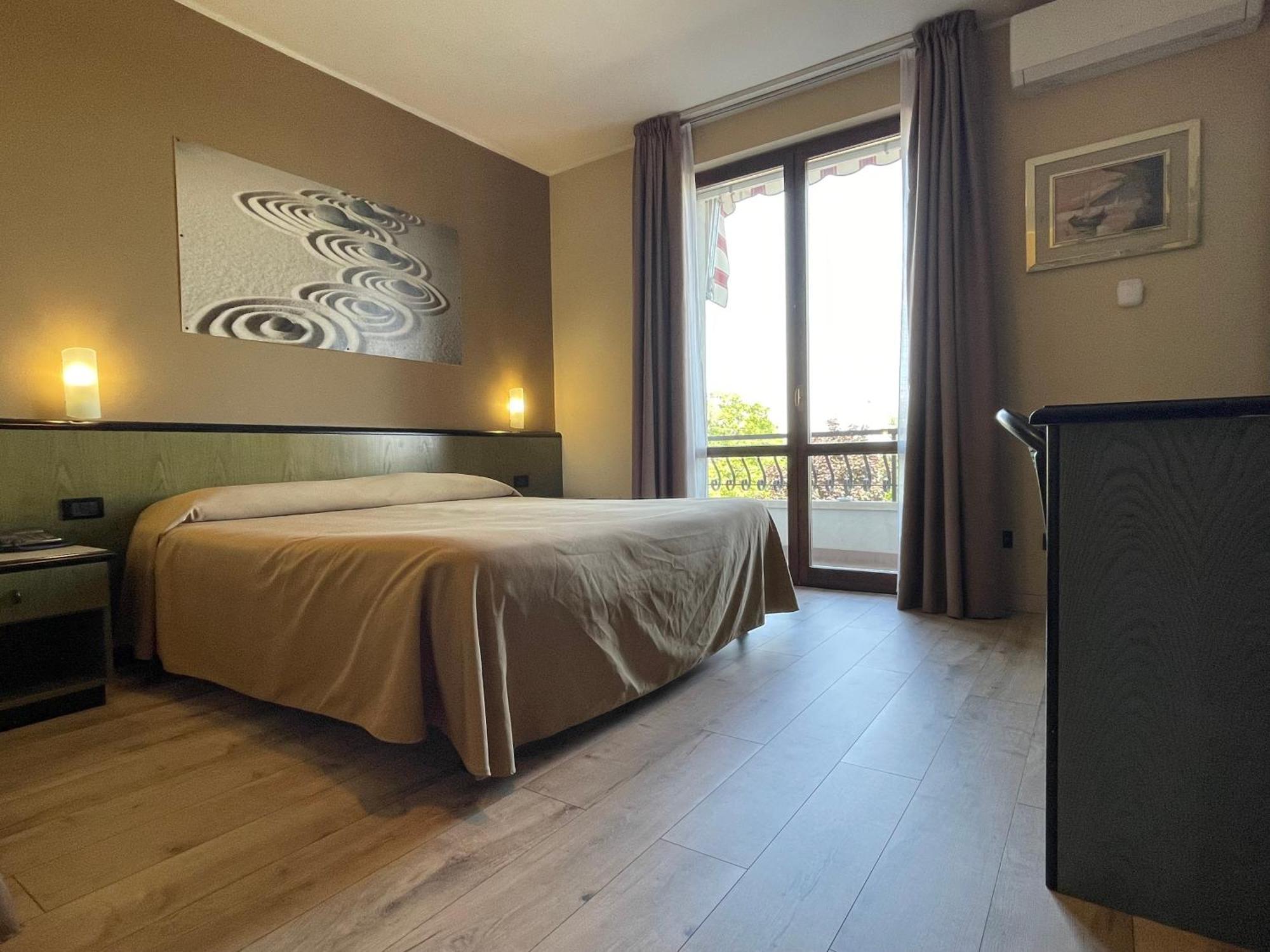 Lo Scoiattolo Hotel Massino Visconti Ngoại thất bức ảnh