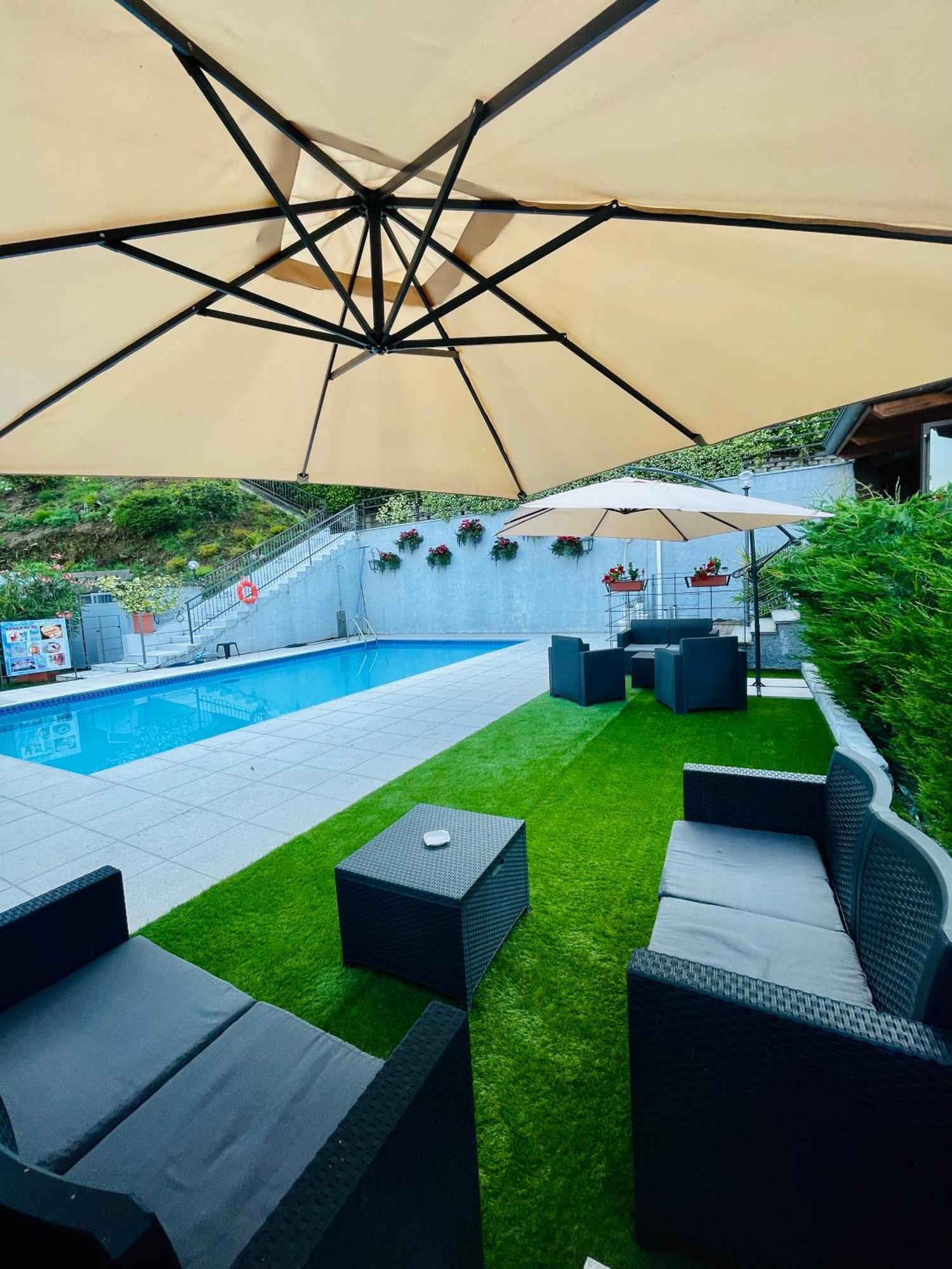 Lo Scoiattolo Hotel Massino Visconti Ngoại thất bức ảnh