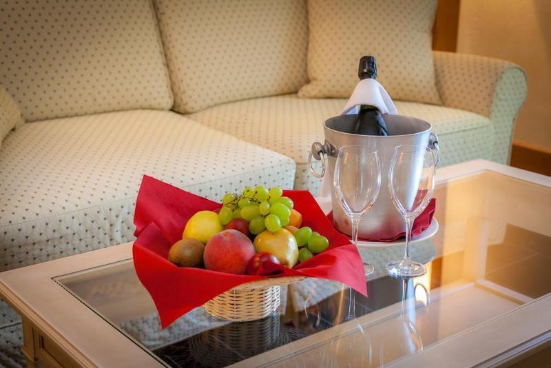 Lo Scoiattolo Hotel Massino Visconti Ngoại thất bức ảnh