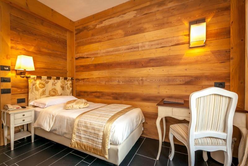 Lo Scoiattolo Hotel Massino Visconti Ngoại thất bức ảnh