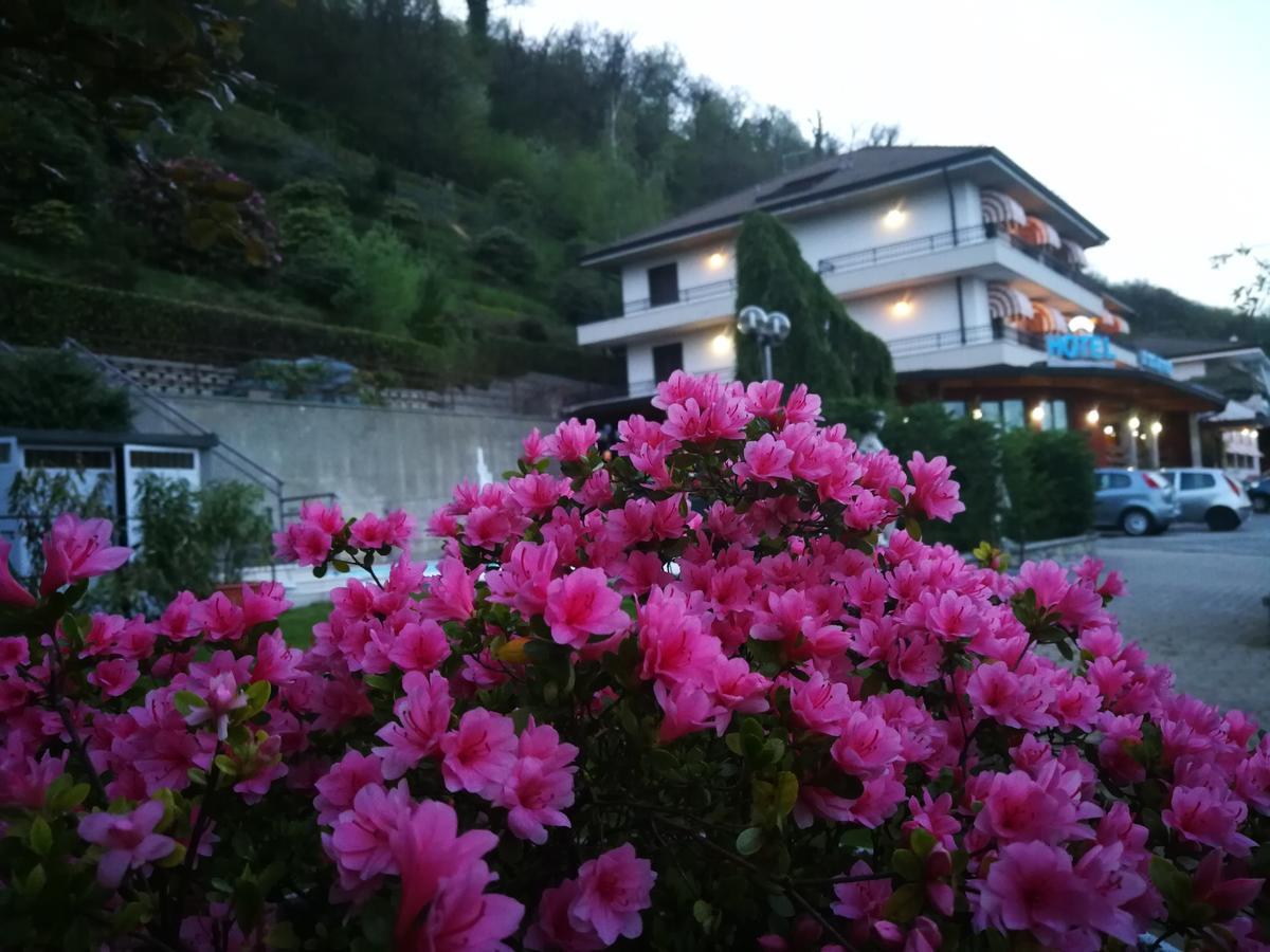 Lo Scoiattolo Hotel Massino Visconti Ngoại thất bức ảnh